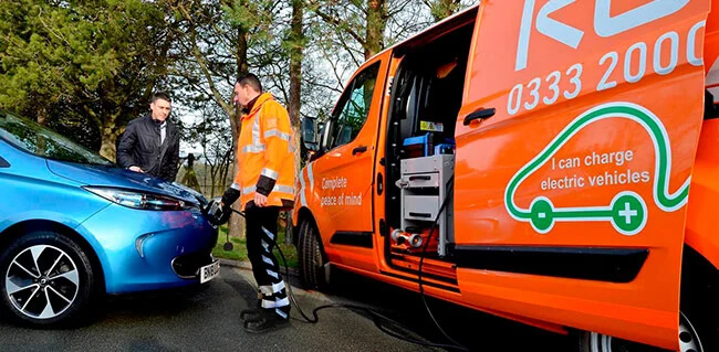RAC patrol man demonstrating an electric vehicle boost